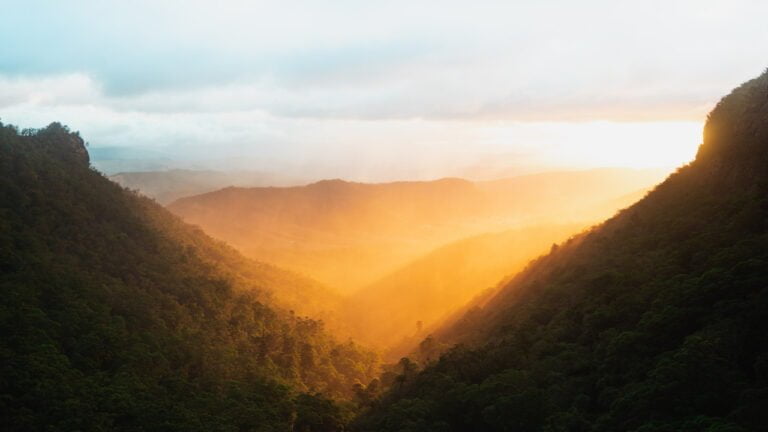 caleb-gYUK48mFopg-unsplash Image description