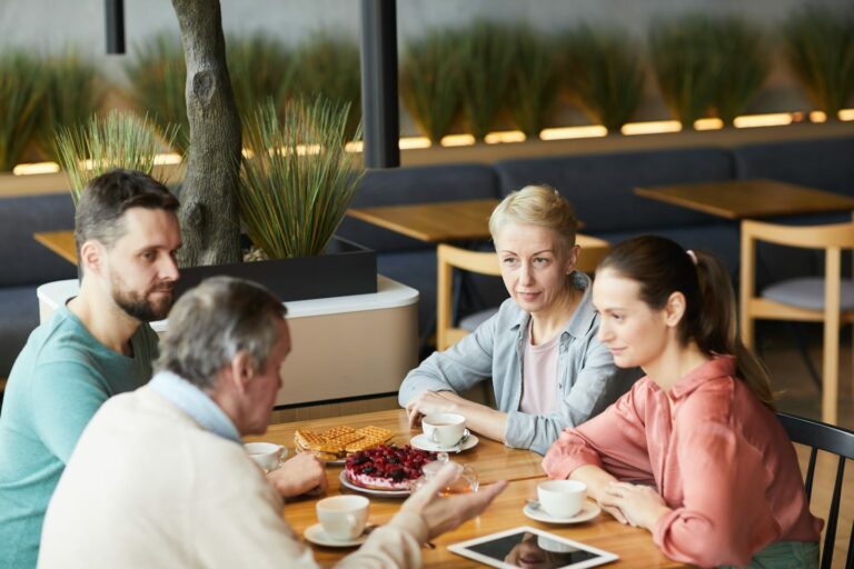family-meeting-in-cafe-Q3WZGZB