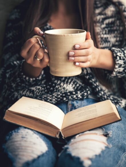 girl-having-a-break-with-cup-of-fresh-coffee-after-46BEHL3 girl-having-a-break-with-cup-of-fresh-coffee-after-46BEHL3